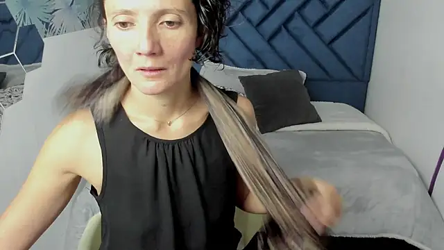 Valery More   online show from 11/10/25, 12:04