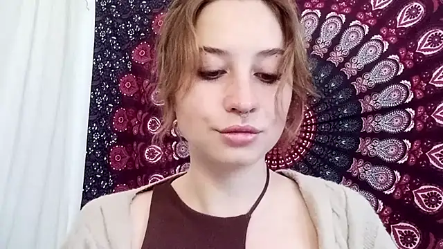 Snapshot of AdalynKiss chatting on 10/07/25, 06:10 AdalynKiss online show from 10/07/25, 06:10