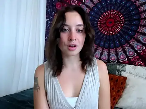 Snapshot of AdalynKiss chatting on 10/28/25, 01:14 AdalynKiss online show from 10/28/25, 01:14