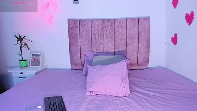 Mila 1wood online show from 11/06/25, 08:10