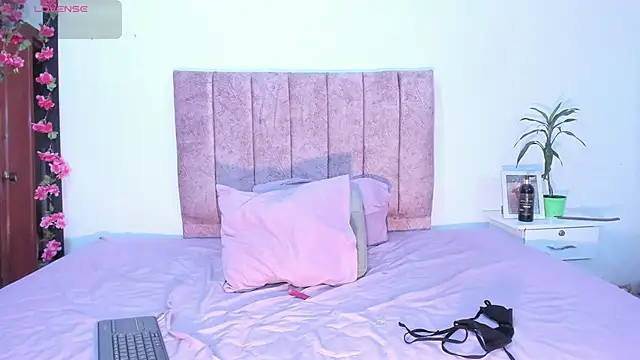 Mila 1wood online show from 02/08/26, 12:41