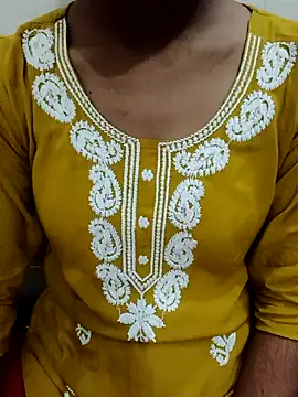 Snapshot of Meenu_rani6 chatting on 10/17/25, 07:11 Meenu rani6 online show from 10/17/25, 07:11