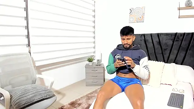 Taylormaccurdy  online show from 10/07/25, 03:31