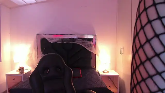 SusanVilla online show from 10/31/25, 12:06