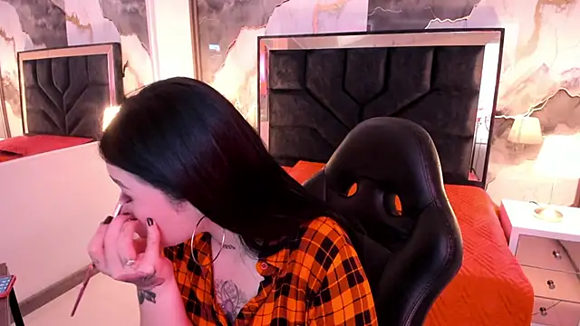 SusanVilla online show from 11/19/25, 07:36