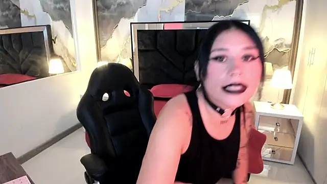 SusanVilla online show from 04/13/26, 08:47