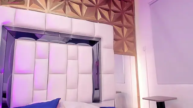 violet milleer online show from 11/11/25, 07:14