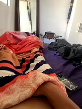 Snapshot of MCLZK chatting on 11/08/25, 05:45 MCLZK online show from 11/08/25, 05:45