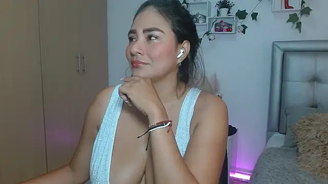 Snapshot of mia_star_2 chatting on 04/15/26, 10:22 mia star 2 online show from 04/15/26, 10:22