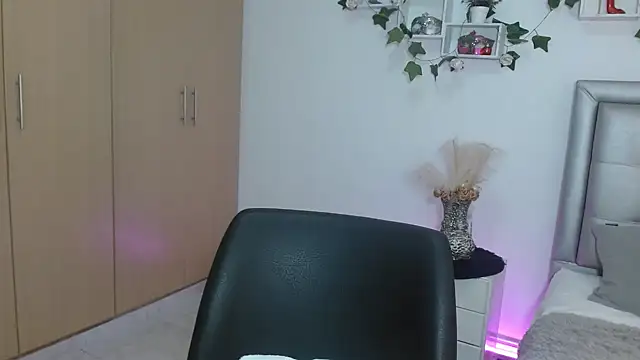 Snapshot of mia_star_2 chatting on 05/05/26, 08:55 mia star 2 online show from 05/05/26, 08:55
