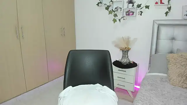 Snapshot of mia_star_2 chatting on 07/01/26, 11:23 mia star 2 online show from 07/01/26, 11:23