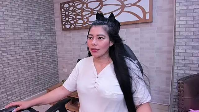 Alisonn Doll online show from 10/14/25, 02:40