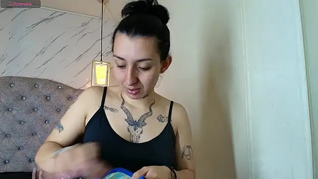 Iris  77 online show from 10/10/25, 03:55