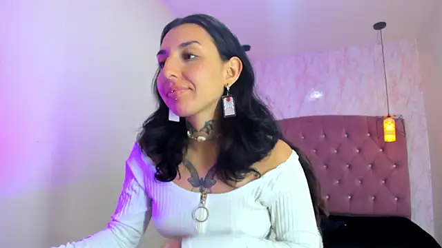 Iris  77 online show from 10/24/25, 05:31