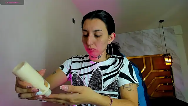 Iris  77 online show from 11/08/25, 02:34