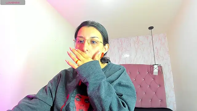 Iris  77 online show from 11/14/25, 07:34