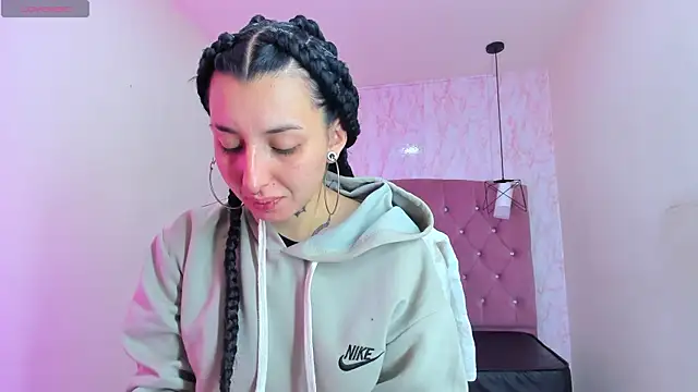 Iris  77 online show from 11/28/25, 11:57