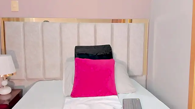 AriadnaHolt online show from 12/14/25, 03:17