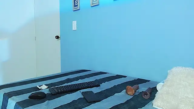 luna hawks online show from 10/24/25, 06:21