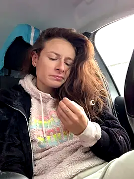 GoldenPussy1329 online show from 10/27/25, 09:13