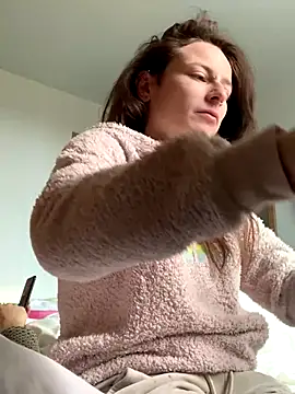 GoldenPussy1329 online show from 01/06/26, 01:04