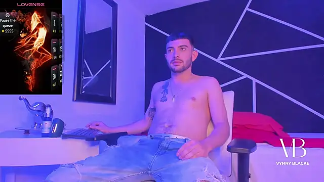 VynnyBlacke  online show from 12/01/25, 10:15