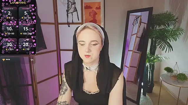 luna son online show from 09/28/25, 10:26