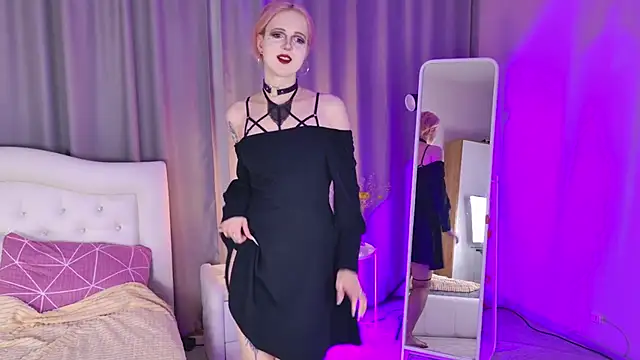 luna son online show from 11/15/25, 09:11