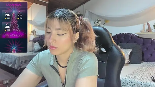 sophialyh 1 online show from 12/04/25, 12:47