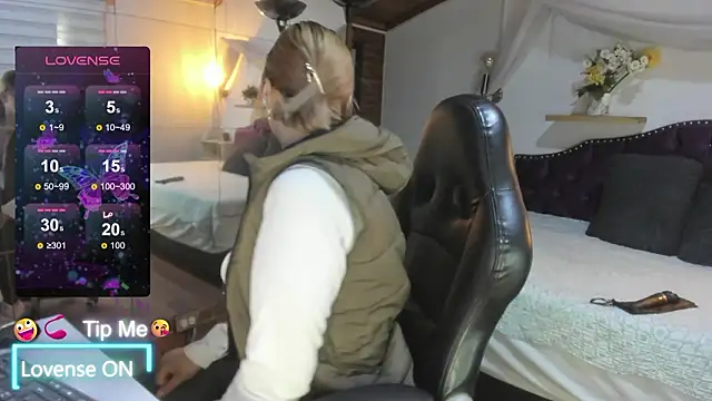 sophialyh 1 online show from 03/13/26, 12:45