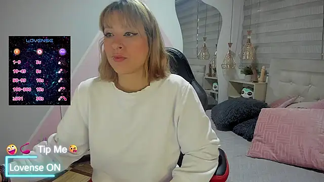 sophialyh 1 online show from 03/19/26, 01:04