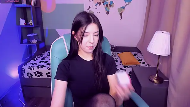 Snapshot of Azaliya_Haze chatting on 02/06/26, 05:56 Azaliya Haze online show from 02/06/26, 05:56