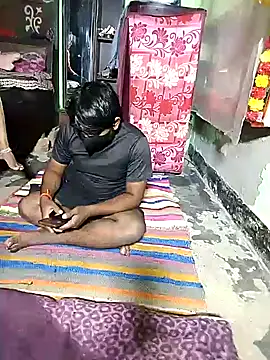 Snapshot of RED_Queen_6 chatting on 11/13/25, 04:28 RED Queen 6 online show from 11/13/25, 04:28