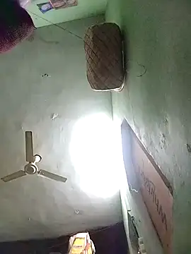 RED Queen 6 online show from 11/21/25, 04:33