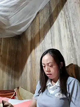 Tuyet xx online show from 10/20/25, 08:53