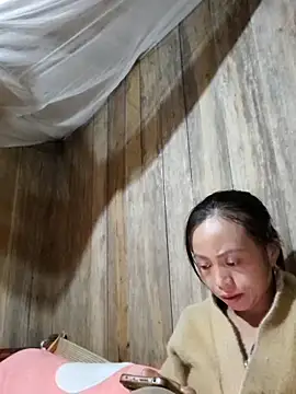 Tuyet xx online show from 10/28/25, 01:42