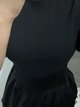 lee ly online show from 11/18/25, 02:43