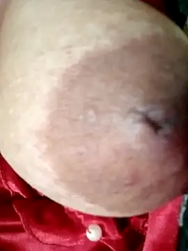 Hotmommax online show from 10/29/25, 05:47