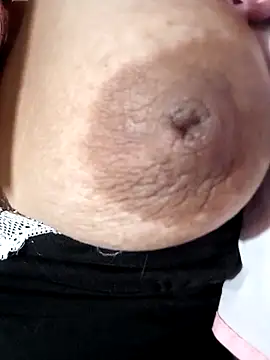 Hotmommax online show from 02/11/26, 09:31