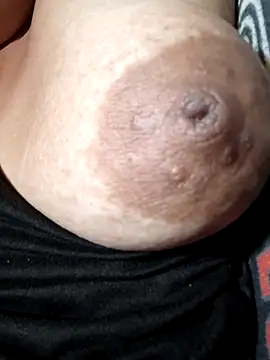 Hotmommax online show from 04/05/26, 07:55