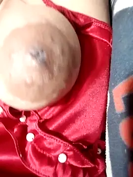 Hotmommax online show from 04/11/26, 08:02