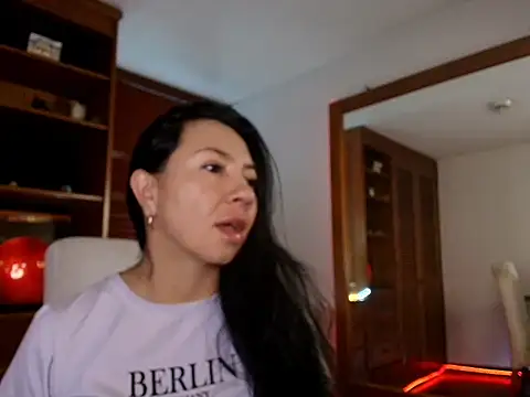 Talia  velvet online show from 12/22/25, 11:29