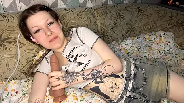 RebelKitsune online show from 11/19/25, 07:19