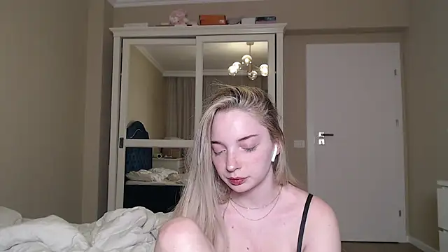 jessicahbelle online show from 10/27/25, 11:09