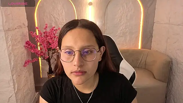 Snapshot of Nyx_Tamy_Tx_ chatting on 10/20/25, 01:00 Nyx Tamy Tx  online show from 10/20/25, 01:00