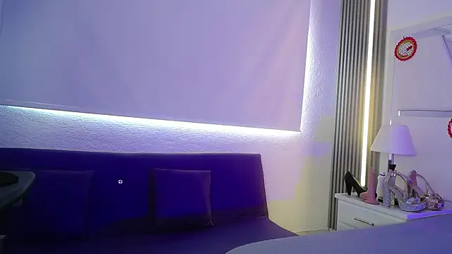 chloe  Jones  online show from 12/18/25, 12:55