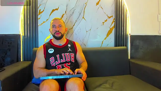 Snapshot of isaac_franko chatting on 10/15/25, 01:33 isaac franko online show from 10/15/25, 01:33