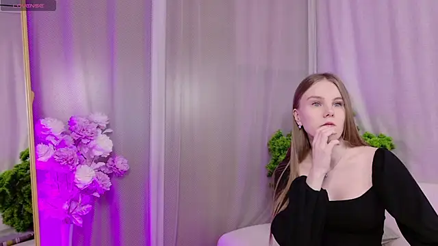 Lili Lohan online show from 04/30/26, 05:03