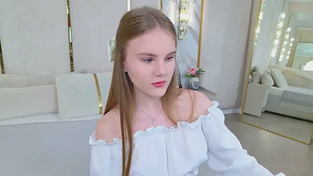 Lili Lohan online show from 05/13/26, 05:05