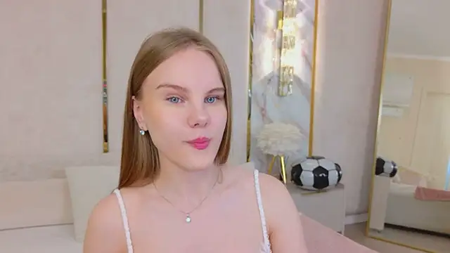 Snapshot of Lili_Lohan chatting on 07/11/26, 05:10 Lili Lohan online show from 07/11/26, 05:10